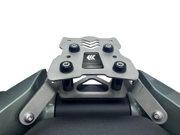 Top case GPR TECH compatible with  Zontes 368 G 2025/2026 Top Case Alpitech en aluminium, couleur argent avec  porte-bagases y plaque spécifique Capacité Litres 35