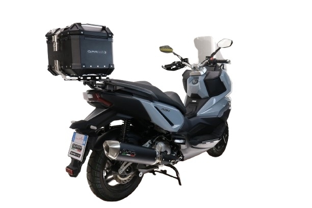 Top case GPR TECH compatible with  Sym ADX 300 2024/2026 e5 Plus Top Case Alpitech en aluminium, couleur noire avec plaque spécifique incluse Capacité Litres 26