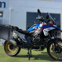 GPR TECH compatible with  Bmw R 1300 GS Adventure 2023/2025 Paire de valises latérales en aluminium avec couleur noire avec support de valise spécifique Capacité 38 LT. + 38 LT.