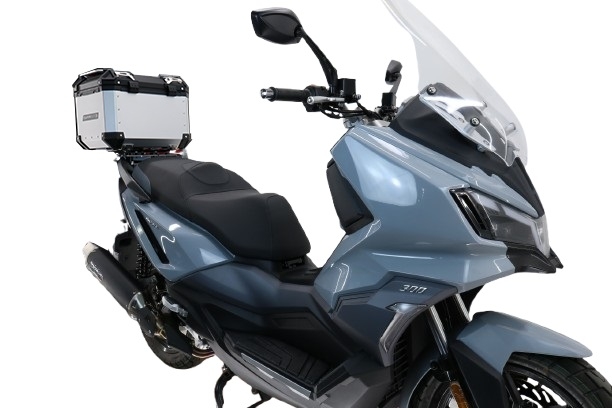 Top case GPR TECH compatible with  Sym ADX 300 2024/2026 e5 Plus Top Case Alpitech en aluminium, couleur argent avec plaque spécifique incluse Capacité Litres 35